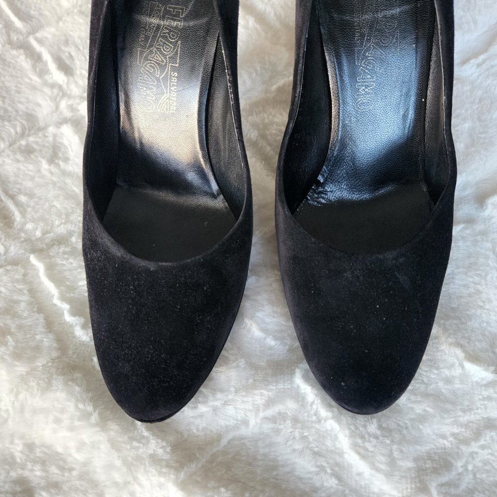 Salvatore Ferragamo Black Suede Pumps Sz 9 - Picture 2 of 10